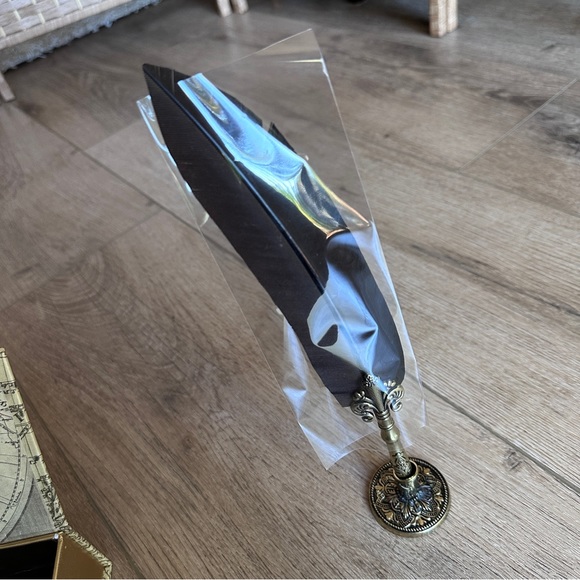 NWT Feather Quill + Ink Set includes various tips for different style writing - Picture 3 of 13